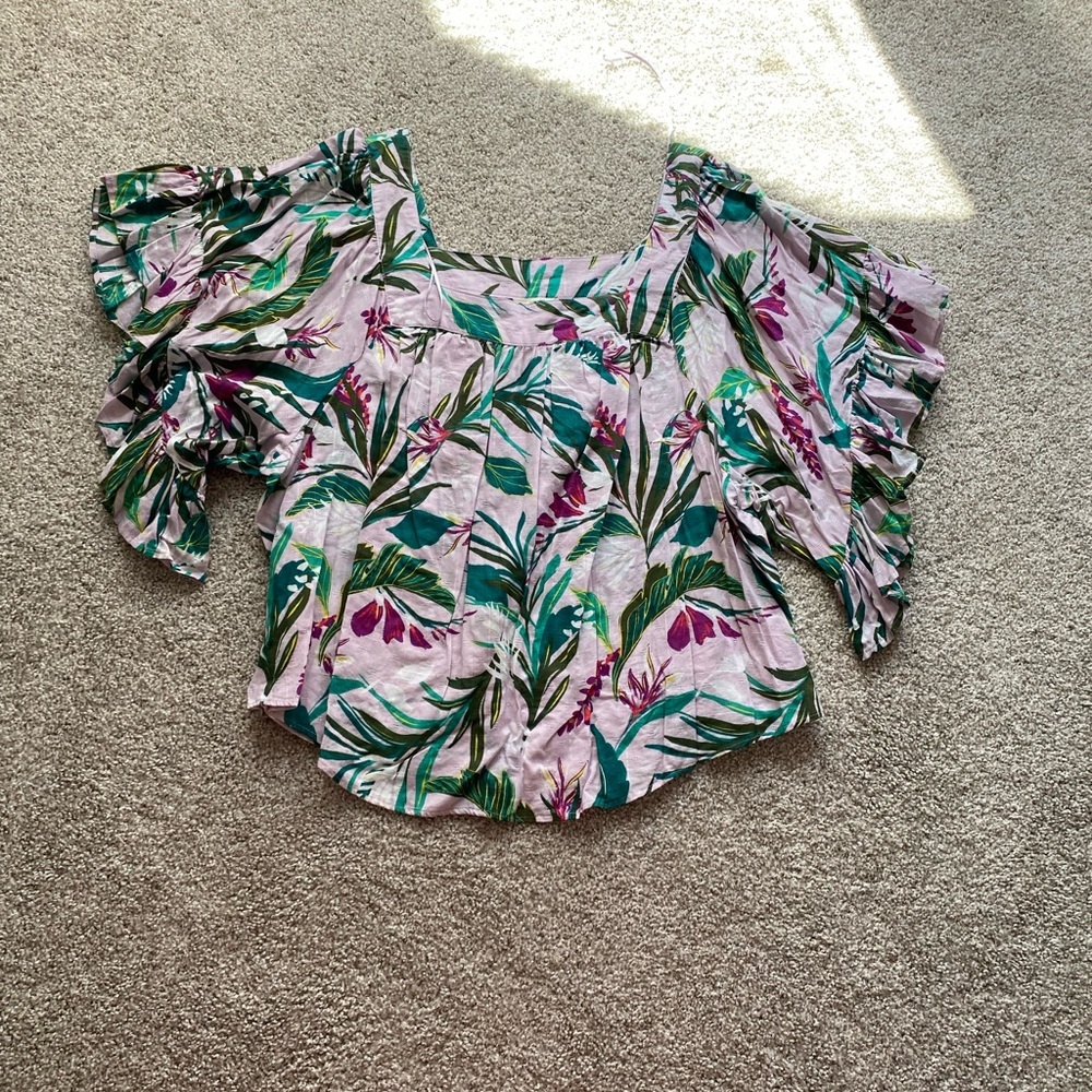 Terra sky floral top